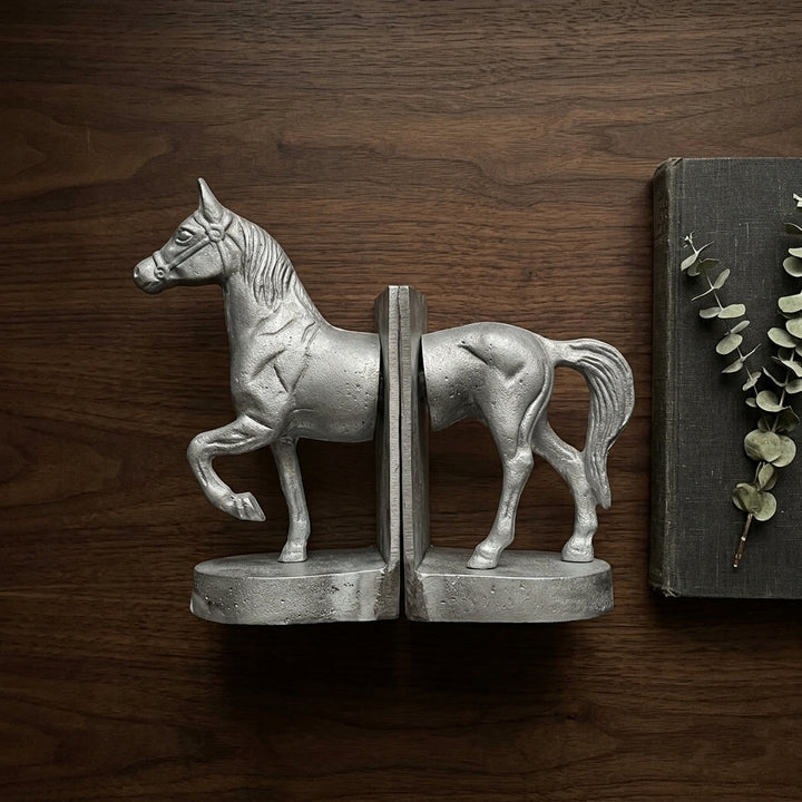 Premium horse bookends for modern living room bookshelf décor